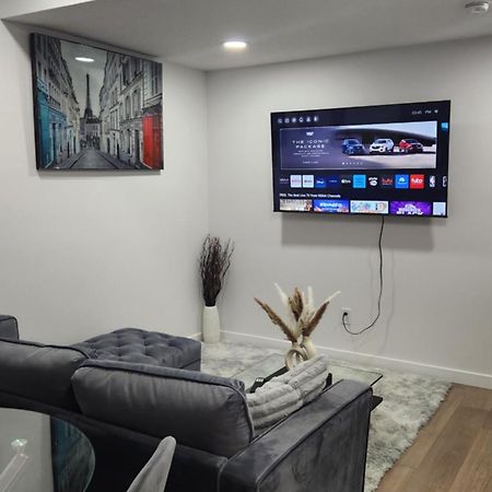 Modern 2 Bedroom Basement Suite At West Эдмонтон Экстерьер фото