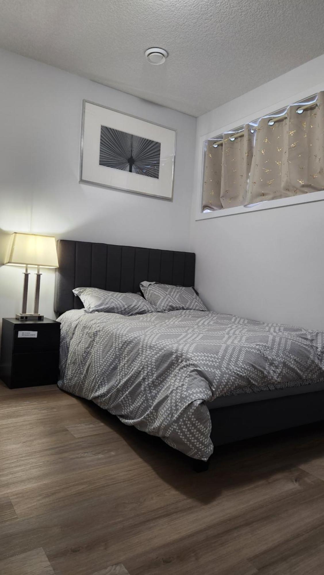 Modern 2 Bedroom Basement Suite At West Эдмонтон Экстерьер фото