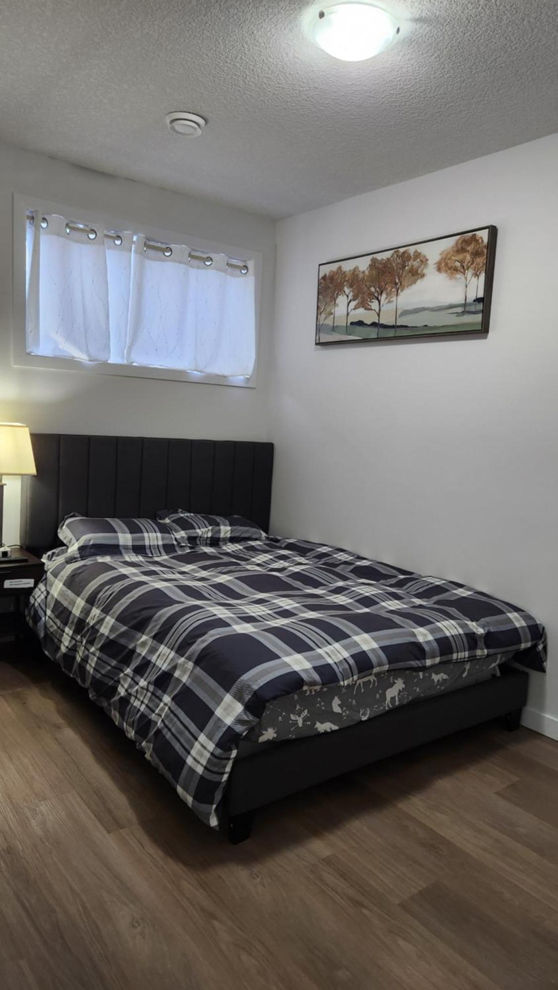 Modern 2 Bedroom Basement Suite At West Эдмонтон Экстерьер фото