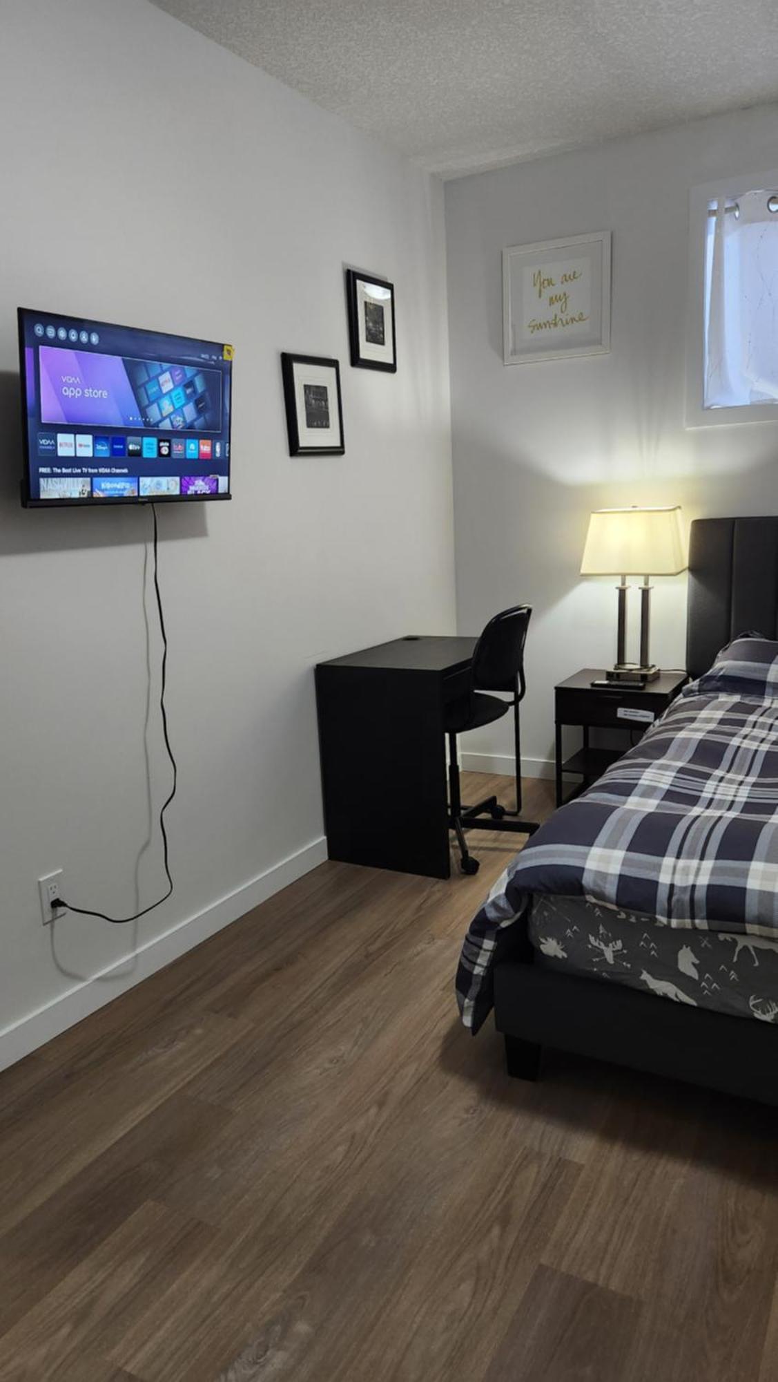 Modern 2 Bedroom Basement Suite At West Эдмонтон Экстерьер фото