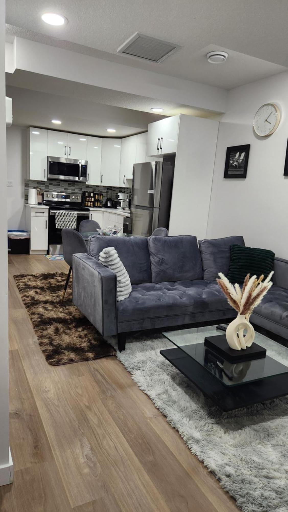 Modern 2 Bedroom Basement Suite At West Эдмонтон Экстерьер фото