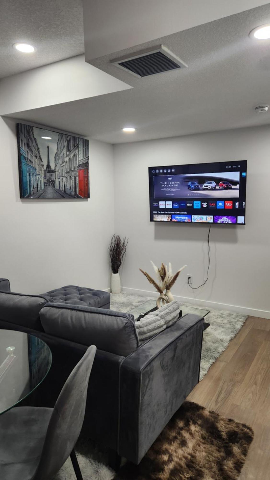 Modern 2 Bedroom Basement Suite At West Эдмонтон Экстерьер фото